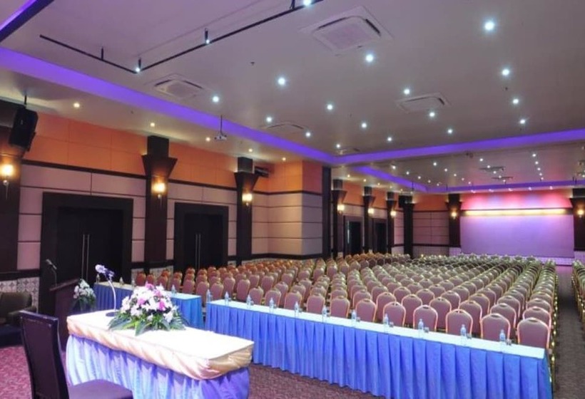 هتل The Flora May Resort