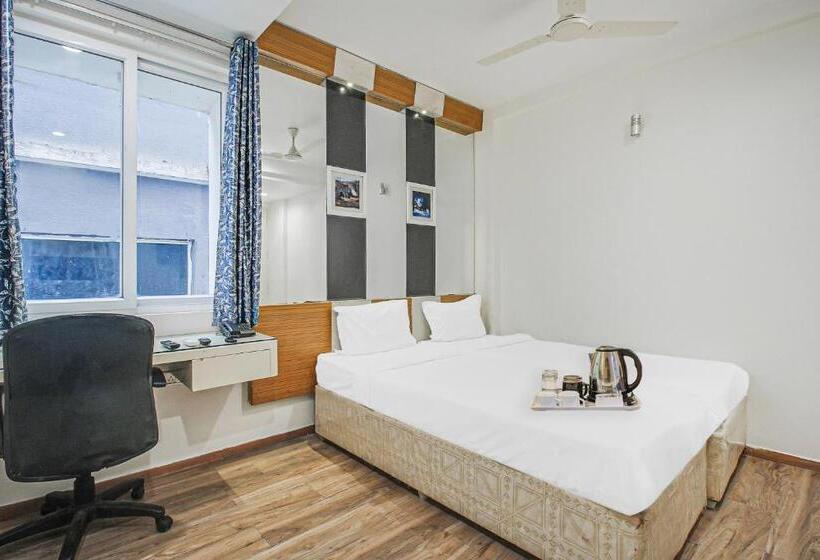 ホテル Townhouse Eaglewood Gachibowli