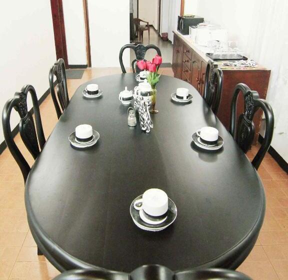 Hotel 2in1 Kandy Hostel