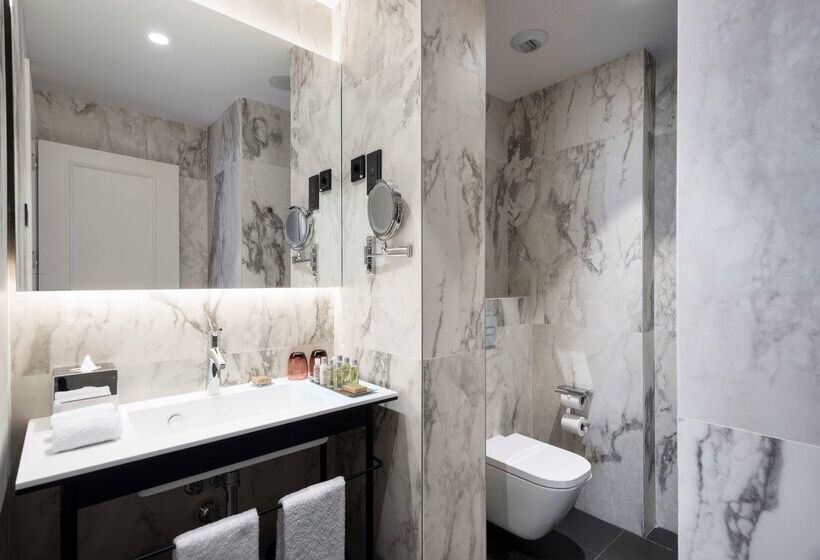 هتل Doubletree By Hilton Madrid  Prado