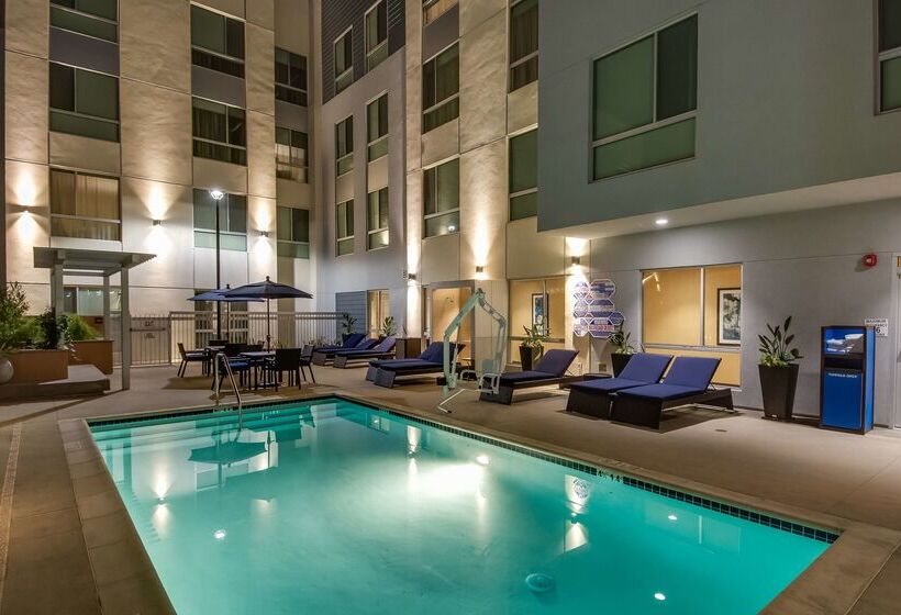 בית מלון כפרי Hampton Inn & Suites Los Angeles   Glendale