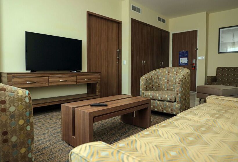 هتل Hampton Inn By Hilton Irapuato