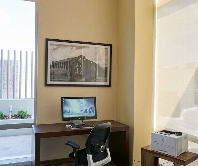 هتل Hampton Inn By Hilton Irapuato