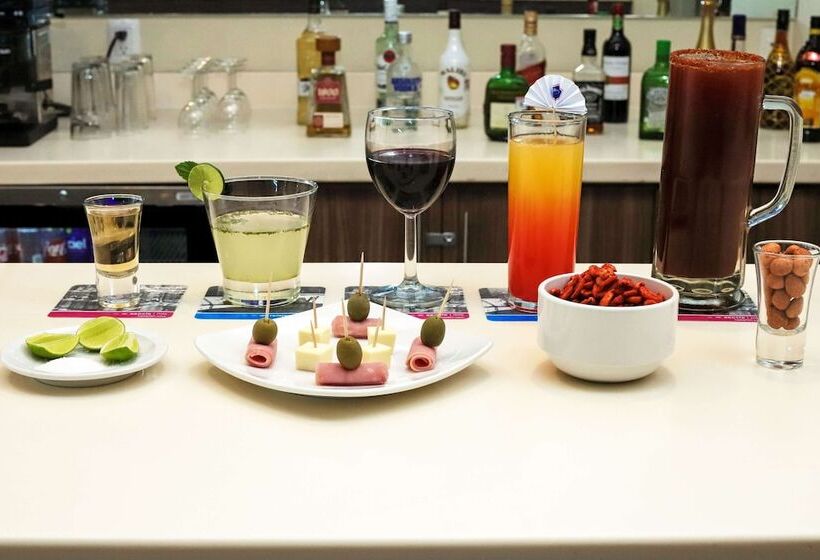 هتل Hampton Inn By Hilton Irapuato