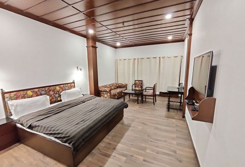 בית מלון כפרי Himalayan Club