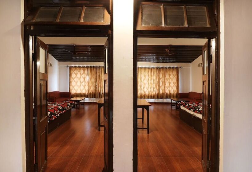 בית מלון כפרי Himalayan Club