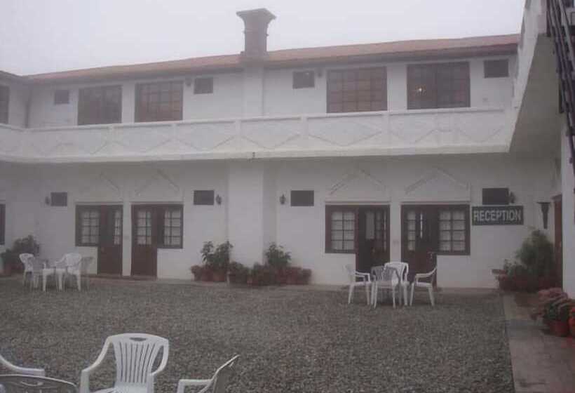 בית מלון כפרי Himalayan Club