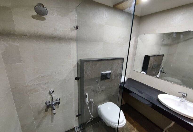 בית מלון כפרי Himalayan Club