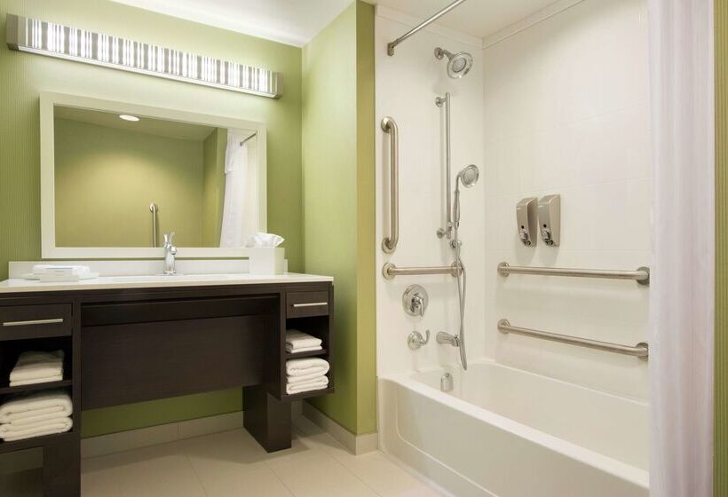 فندق Home2 Suites By Hilton Fort St. John