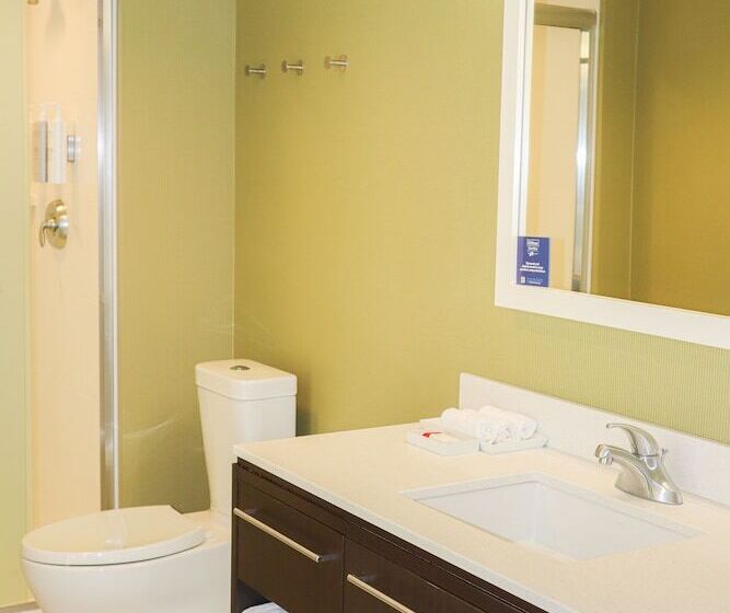 فندق Home2 Suites By Hilton Fort St. John