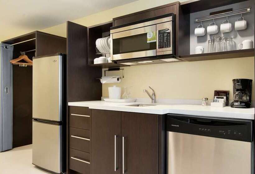 فندق Home2 Suites By Hilton Fort St. John