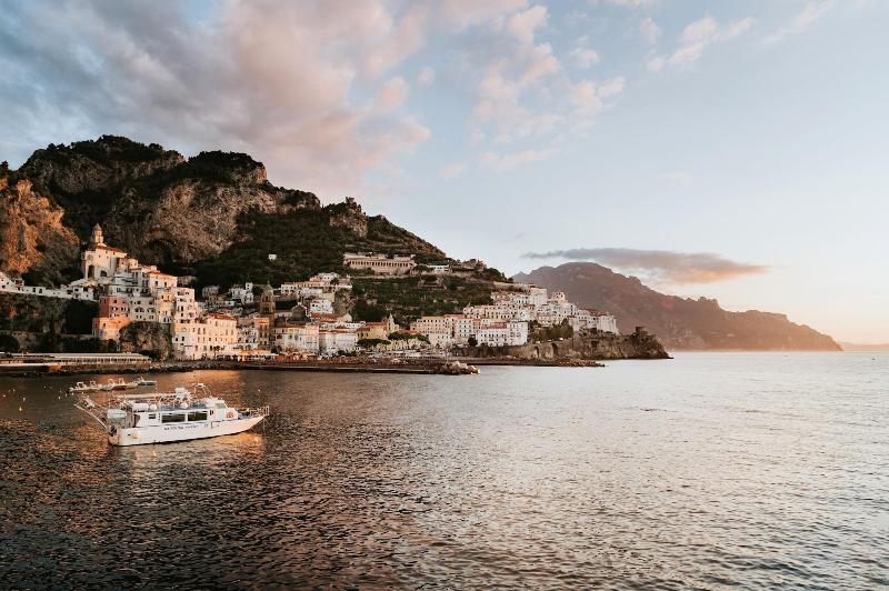 تختخواب و صبحانه Amalfi Luxury House