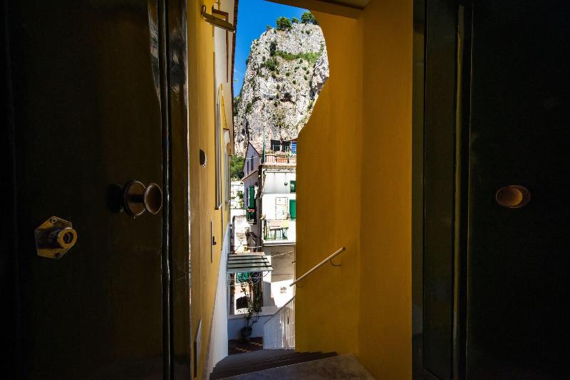 تختخواب و صبحانه Amalfi Luxury House