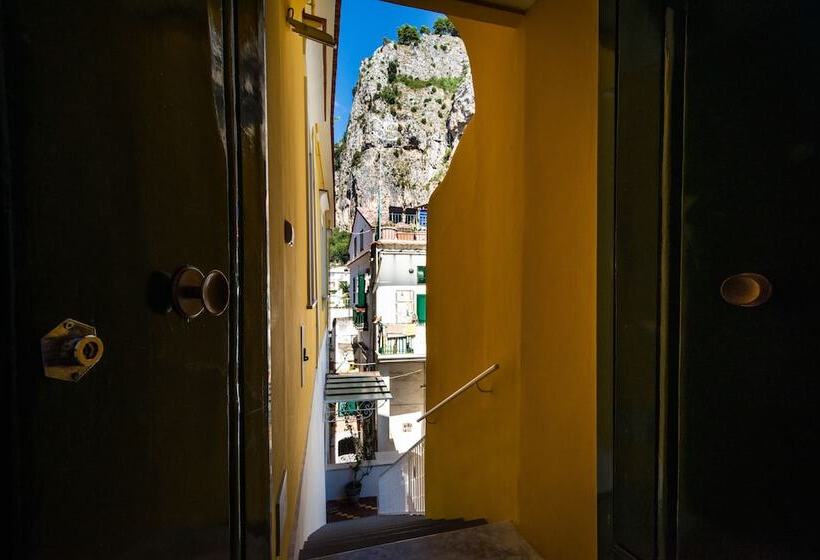 تختخواب و صبحانه Amalfi Luxury House