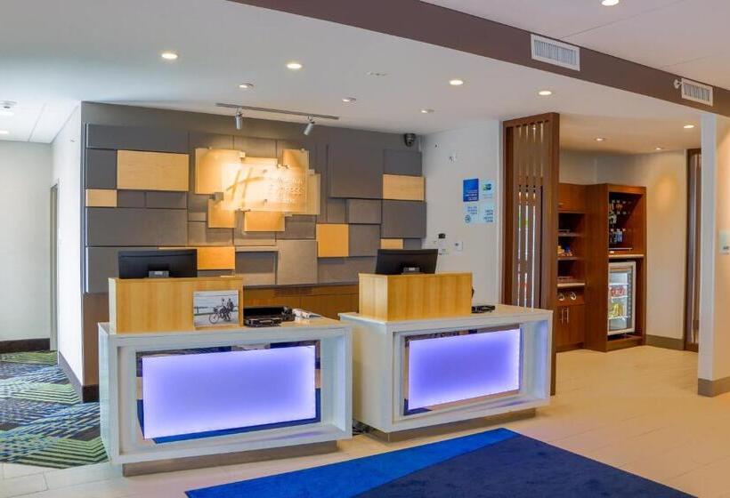 בית מלון כפרי Holiday Inn Express & Suites   Detroit Northwest   Livonia, An Ihg