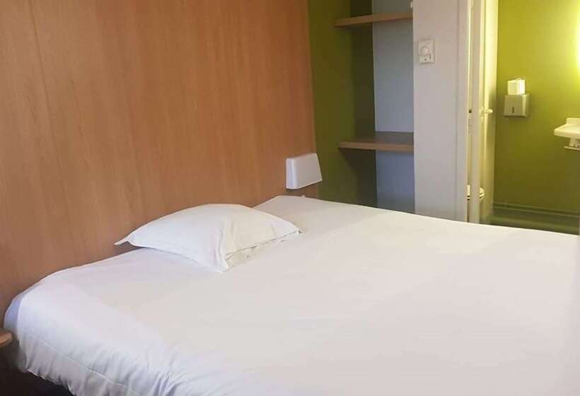 בית מלון כפרי Kyriad Direct Poitiers  Gare Du Futuroscope