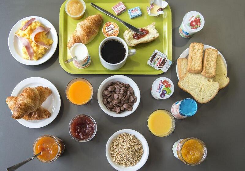 בית מלון כפרי Kyriad Direct Poitiers  Gare Du Futuroscope