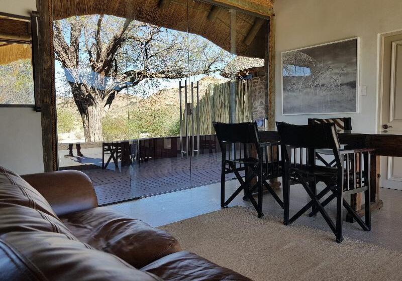 בית מלון כפרי Tutwa Desert Lodge