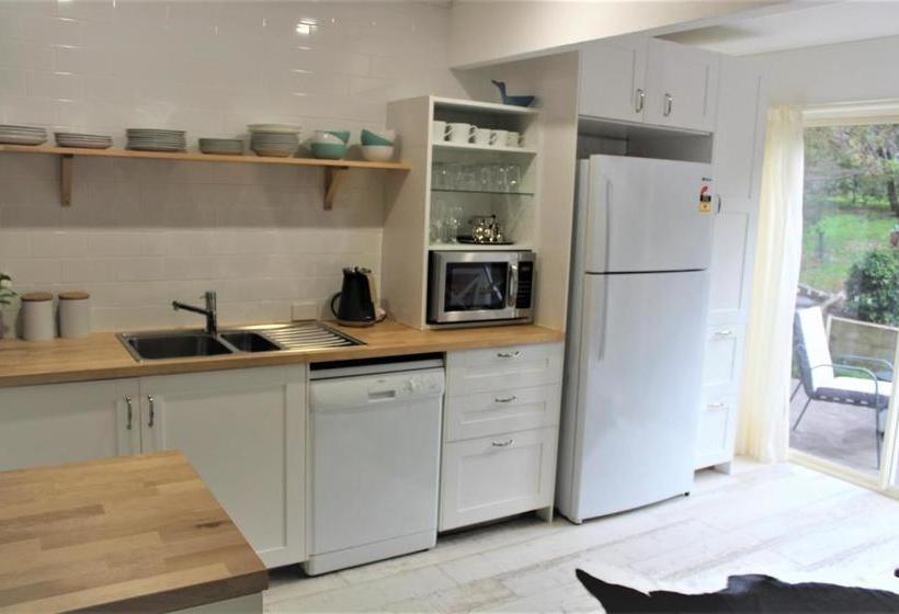 Pacific Heights Holiday Apartments & Munn S Tower House