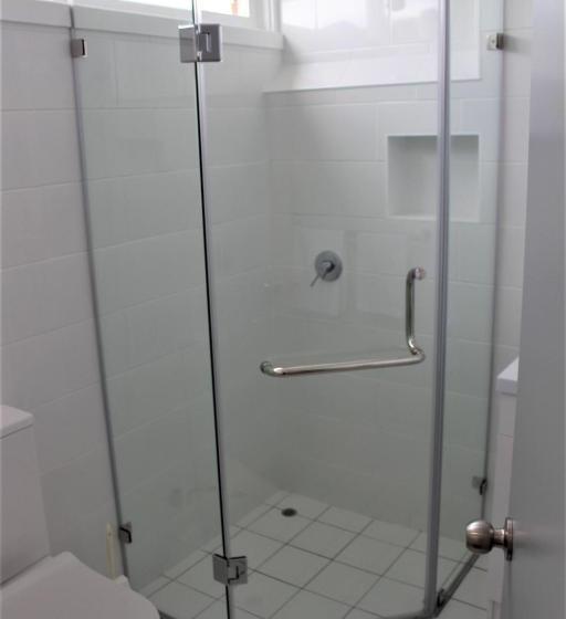 Pacific Heights Holiday Apartments & Munn S Tower House