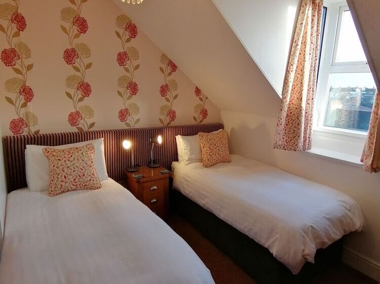 פנסיון Langdon Villa Guest House