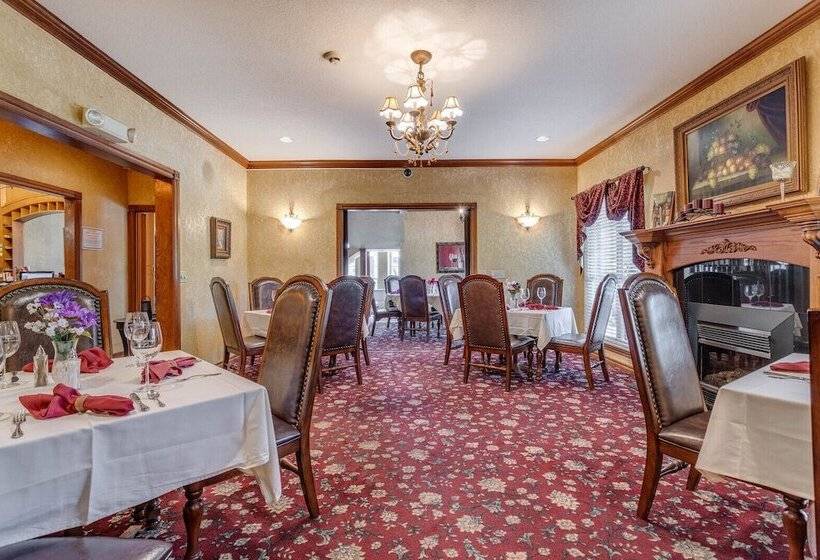 مبيت وإفطار The Whispering Pines Inn