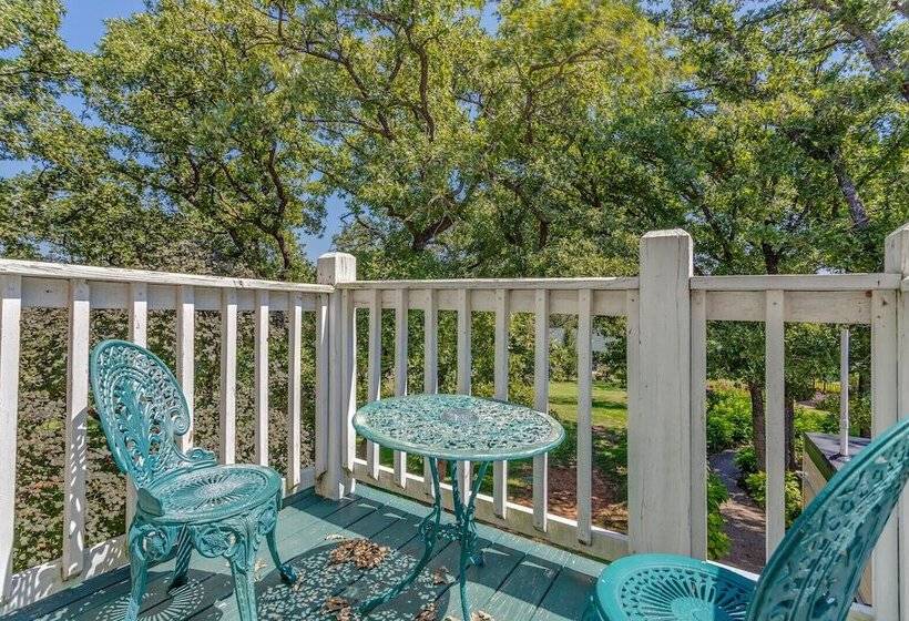 مبيت وإفطار The Whispering Pines Inn