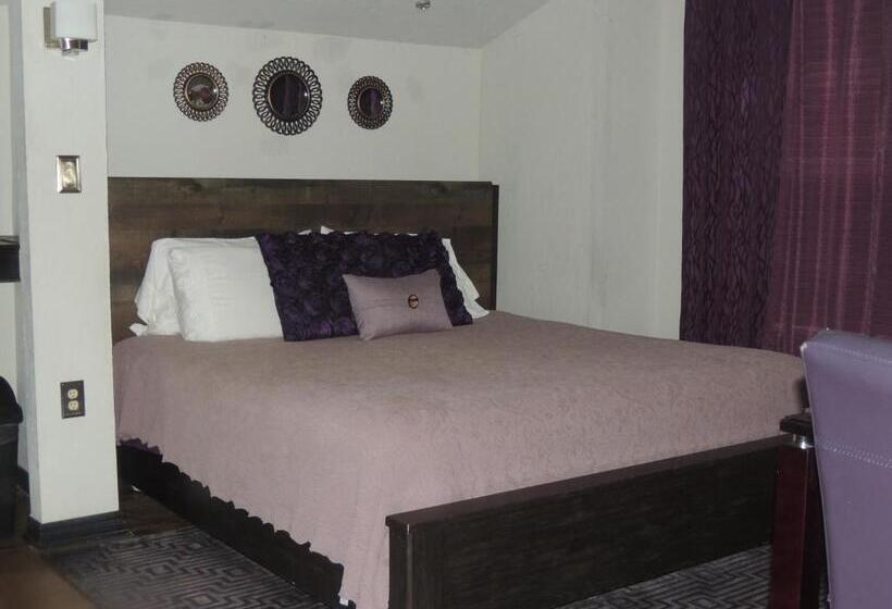 مبيت وإفطار The Whispering Pines Inn