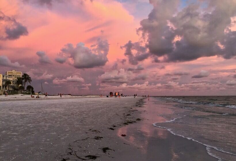 فندق Casey Key Resorts  Beachfront