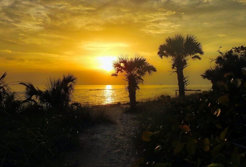 فندق Casey Key Resorts  Beachfront