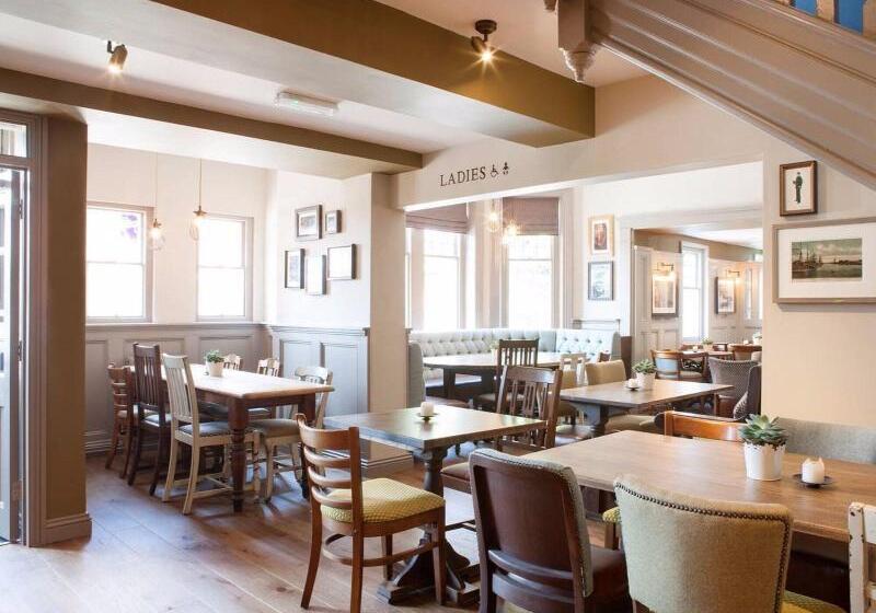 هتل Inn In The Park