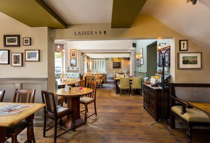 هتل Inn In The Park