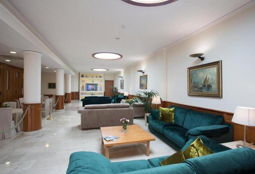 هتل Villa Serena