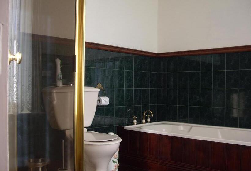 Lucinda B&b