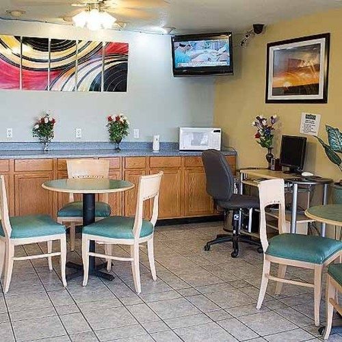 מוטל Regency Inn & Suites