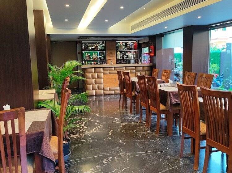 فندق Divan Clarks Inn Goa