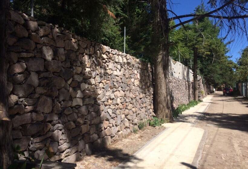 בית מלון כפרי Magnolias Jardin & Boutique Suites