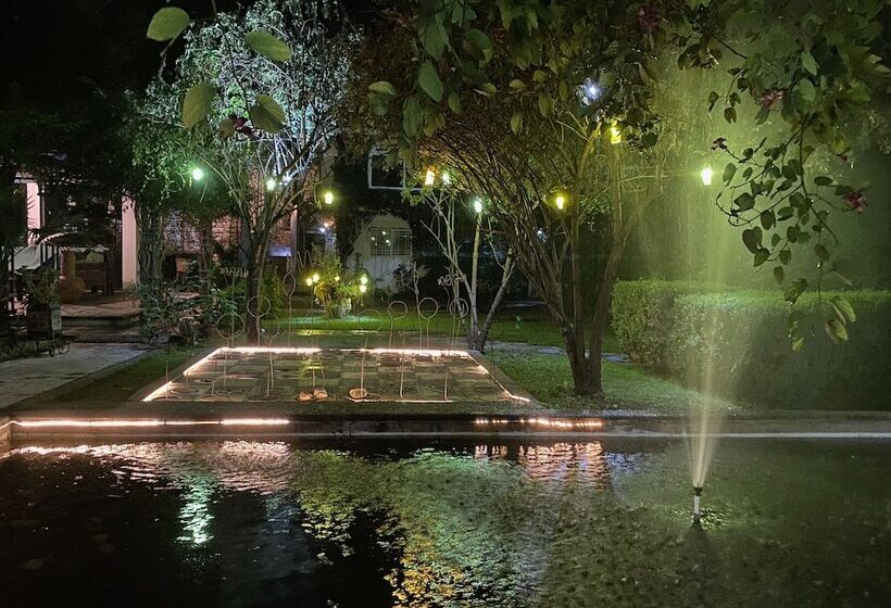 בית מלון כפרי Magnolias Jardin & Boutique Suites