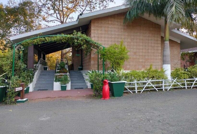فندق Nirmal Chhaya Nature Resort