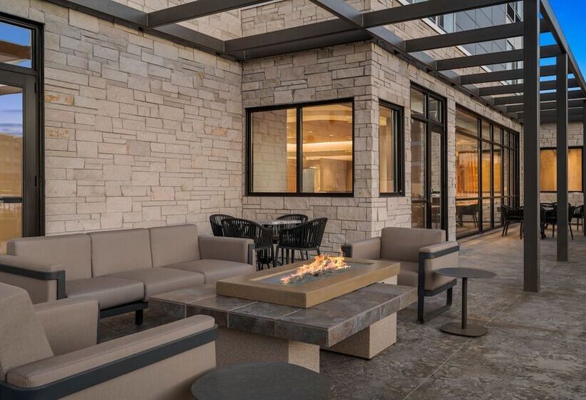 ホテル Springhill Suites By Marriott Menomonee Falls