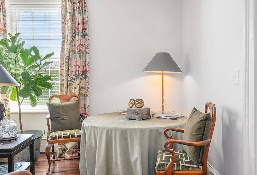 پانسیون The House On Taylor