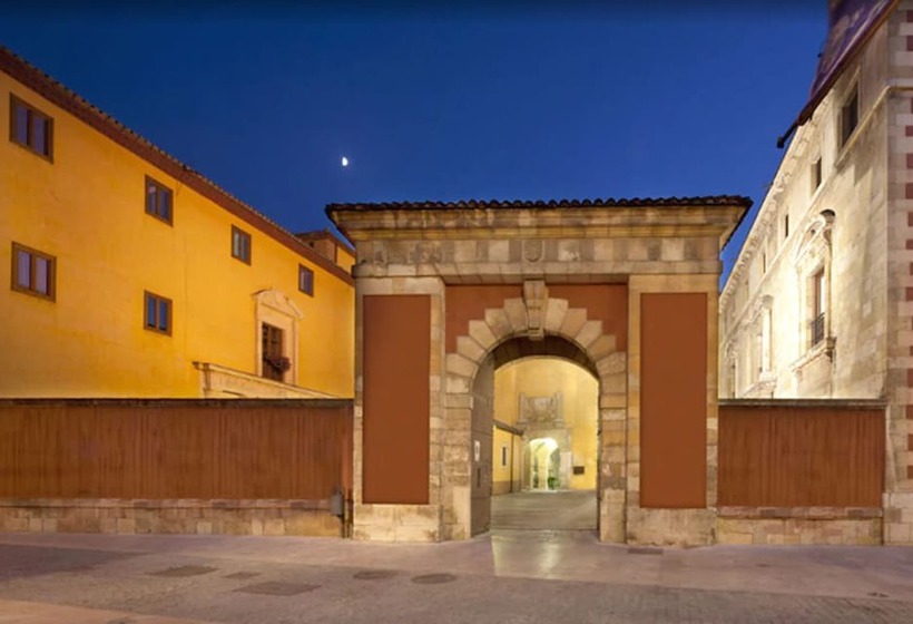 هتل Real Colegiata San Isidoro