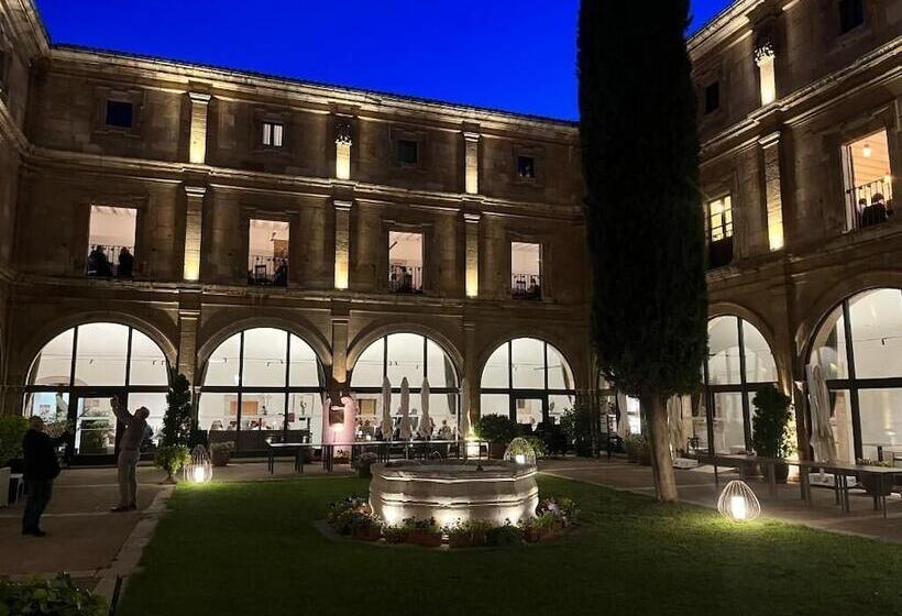 هتل Real Colegiata San Isidoro