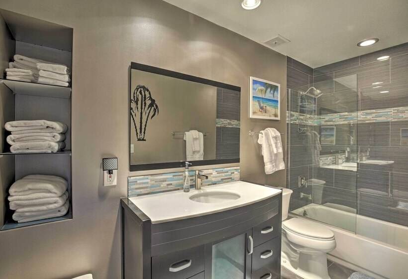 Beachy Palm Harbor Escape: Swim Spa Pool & Gazebo