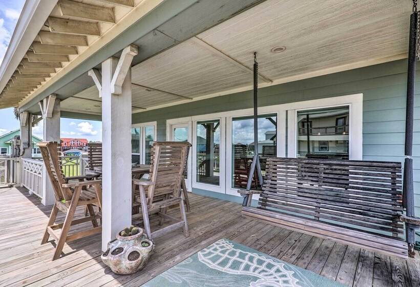 Walk To Ocean: Bright Crystal Beach House W/ Deck!