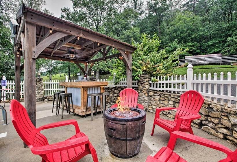 Carters Hideaway By Fairy Stone: Pool & Hot Tub