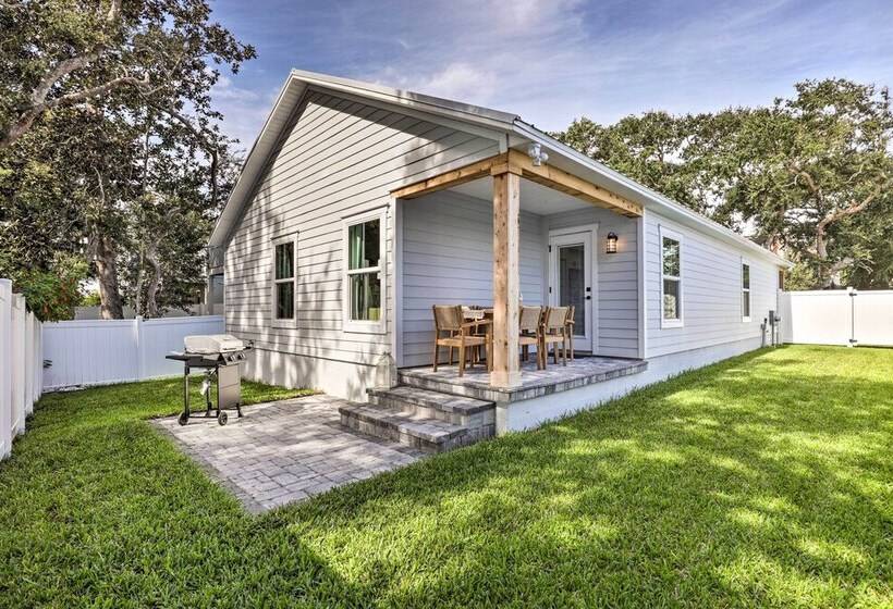 Charming Florida Retreat < Half Mile To Beach!