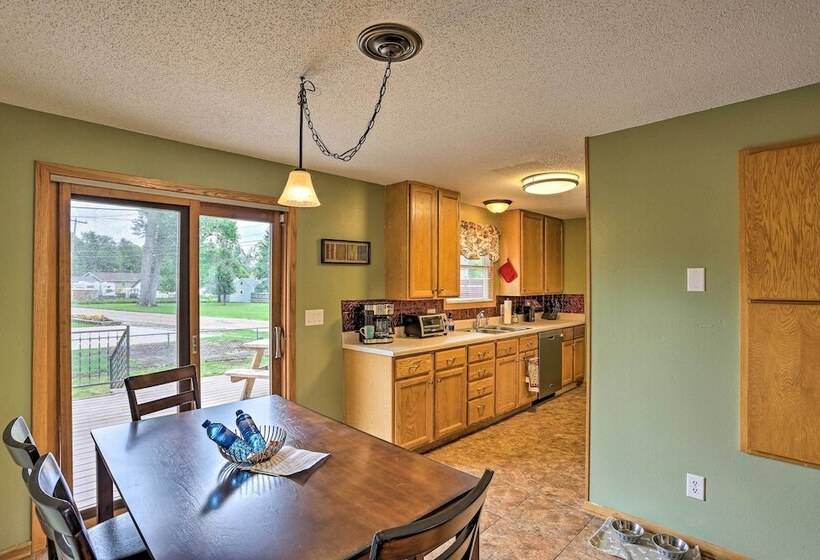 Quiet Rapid City Home   Walk To Canyon Lake Park