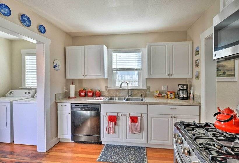 Eureka Cottage Near Sequoia Park & Old Town!