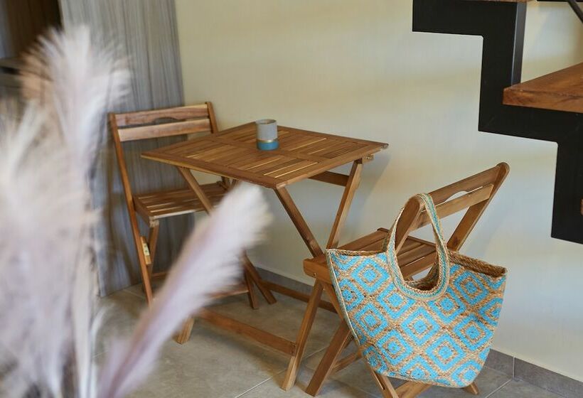 Flamingo View Suites